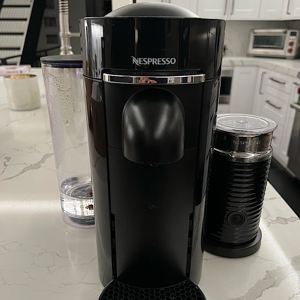 Nespresso machine w/ frother